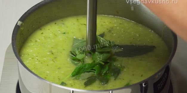 суп-пюре из кабачков с базиликом