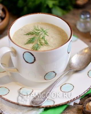 Суп-пюре из кабачков с грибами и сельдереем
