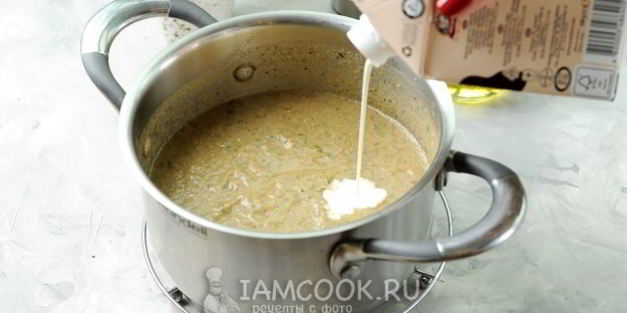 суп-пюре из кабачков с грибами и сельдереем