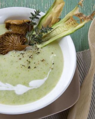 Суп-пюре из кабачков с лисичками