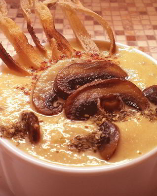 Суп-пюре из кольраби с гренками и гарниром из жареных грибов