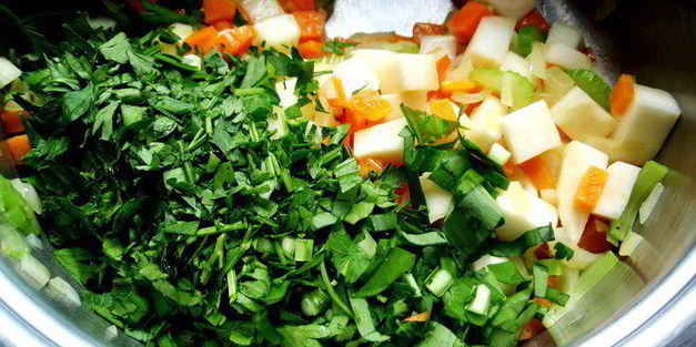 суп-пюре из петрушки с сыром бри