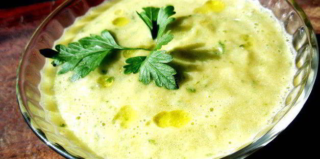 суп-пюре из петрушки с сыром бри