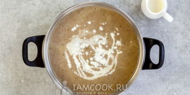 суп-пюре из шампиньонов с чесноком