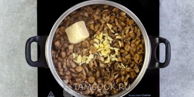 суп-пюре из шампиньонов с чесноком