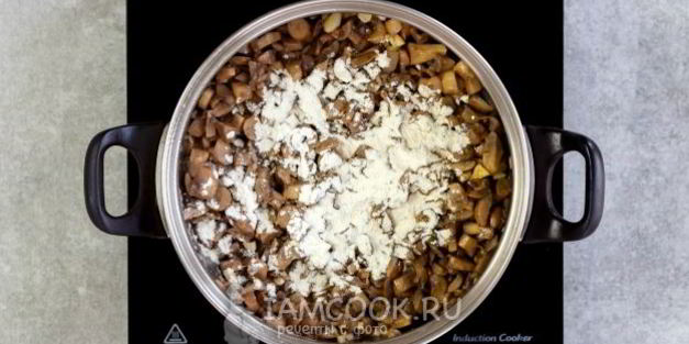 суп-пюре из шампиньонов с чесноком