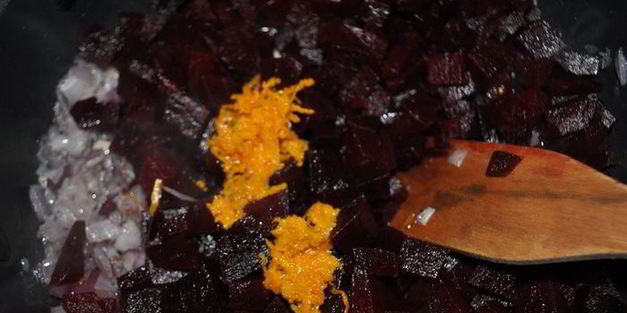 суп-пюре из свеклы с апельсином и замороженным йогуртом