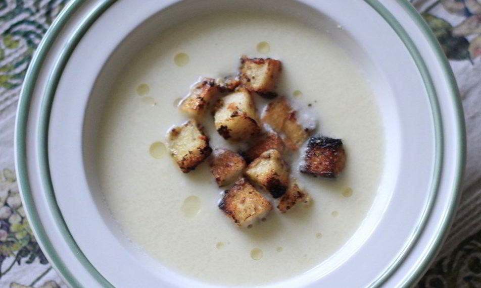 Рецепт суп-пюре из цветной капусты с горчичными гренками