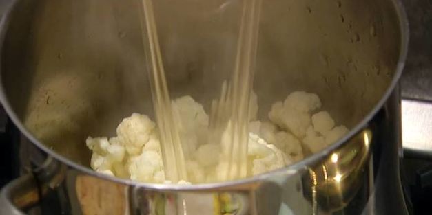 суп-пюре из цветной капусты с имбирем