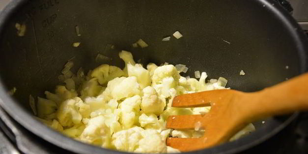 суп-пюре из цветной капусты с нутом