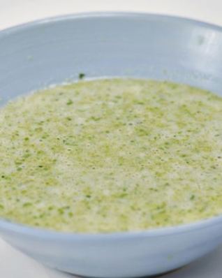 Суп-пюре из зеленого горошка и лимона