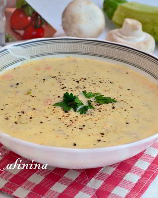 Суп-пюре с кабачками, шампиньонами и плавленым сыром