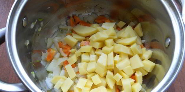 суп-пюре с кабачками, шампиньонами и плавленым сыром