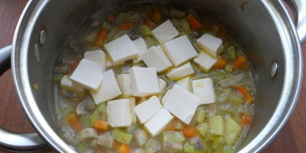 суп-пюре с кабачками, шампиньонами и плавленым сыром