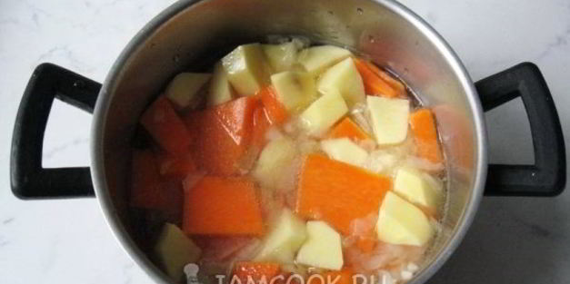 суп-пюре с тыквой и сухариками