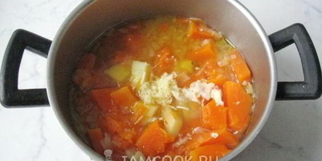 суп-пюре с тыквой и сухариками