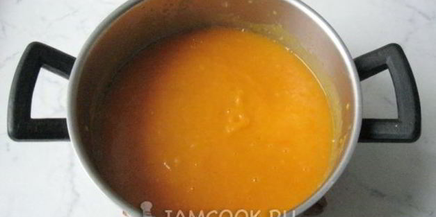 суп-пюре с тыквой и сухариками