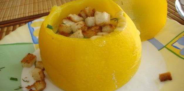 суп-пюре в съедобном горшочке