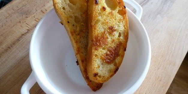 тыквенный суп-пюре с чесночными гренками