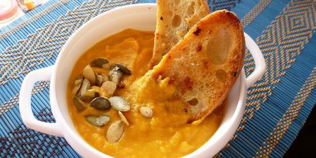тыквенный суп-пюре с чесночными гренками