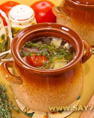 Суп с бараниной и овощами в горшочке