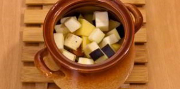 суп с бараниной и овощами в горшочке