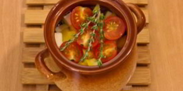 суп с бараниной и овощами в горшочке