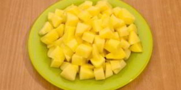 суп с бараниной и овощами в горшочке