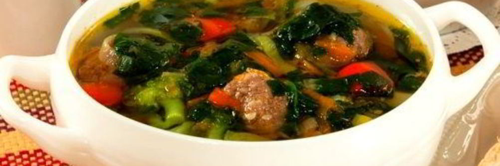 Суп с фрикадельками и шпинатом