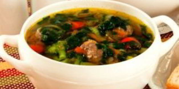 суп с фрикадельками и шпинатом