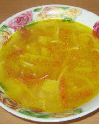 Суп с колбасой и вермишелью