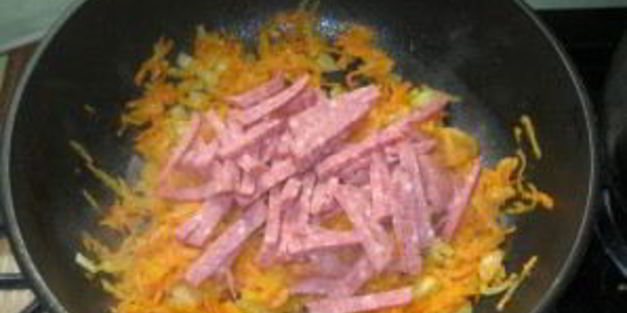 суп с колбасой и вермишелью