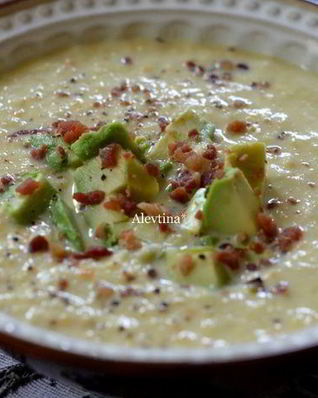 Суп с луком-пореем и авокадо