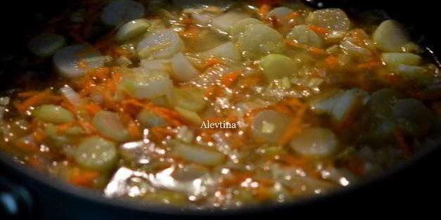 суп с луком-пореем и авокадо