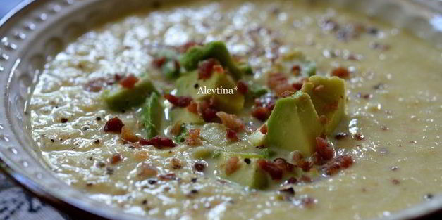 суп с луком-пореем и авокадо