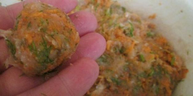 суп с молодой капустой и куриными тефтельками