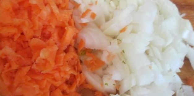 суп с молодой капустой и куриными тефтельками