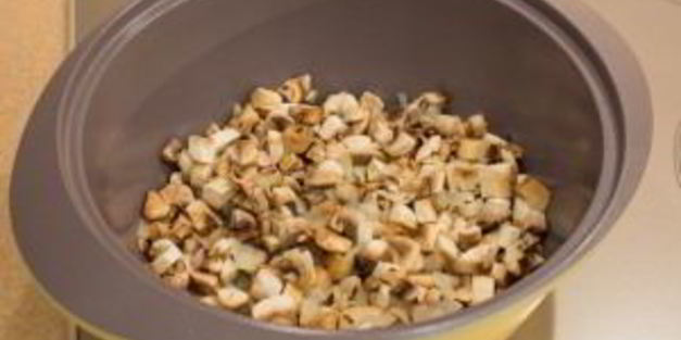 суп с уткой, рисом и грибами