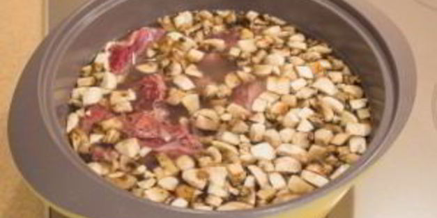 суп с уткой, рисом и грибами