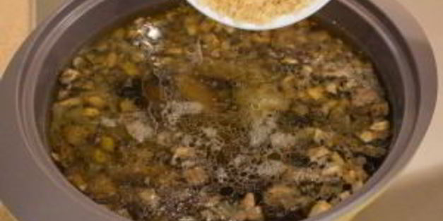 суп с уткой, рисом и грибами