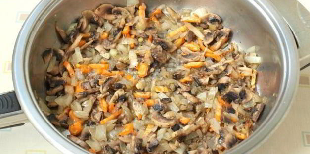 суп со щавелем, капустой и шампиньонами