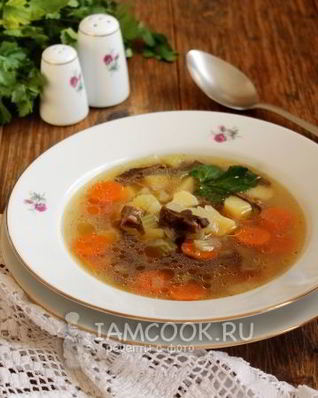 Суп со стеблевым сельдереем и сушеными грибами