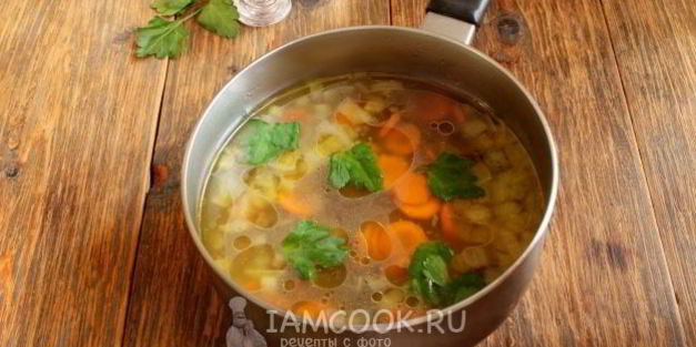 суп со стеблевым сельдереем и сушеными грибами