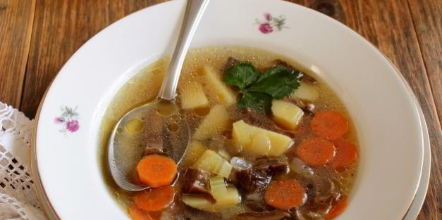 суп со стеблевым сельдереем и сушеными грибами