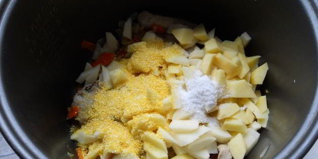 суп со свининой и кукурузной крупой в мультиварке