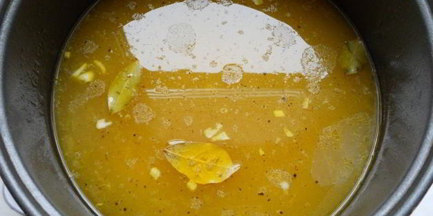 суп со свининой и кукурузной крупой в мультиварке