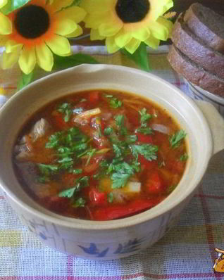 Суп со свиными хрящиками и болгарским перцем