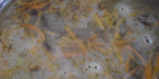 суп со свиными хрящиками и болгарским перцем