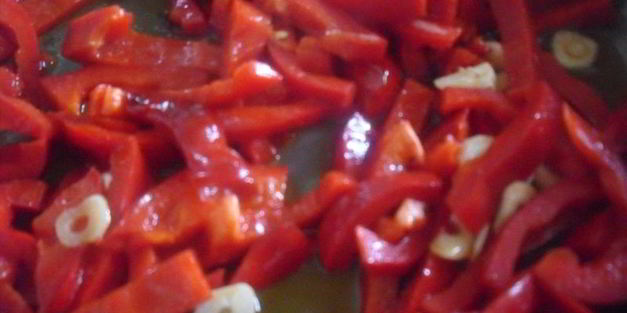 суп со свиными хрящиками и болгарским перцем