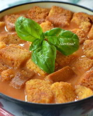 Томатный суп с крутонами